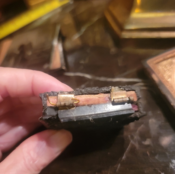 Antique 19th Century Daguerreotype photographSmall broken. I have others avail - Picture 2 of 14